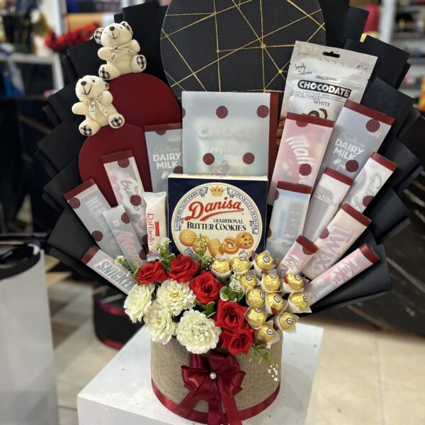Sweet Hearts Deluxe Hamper Bouquet
