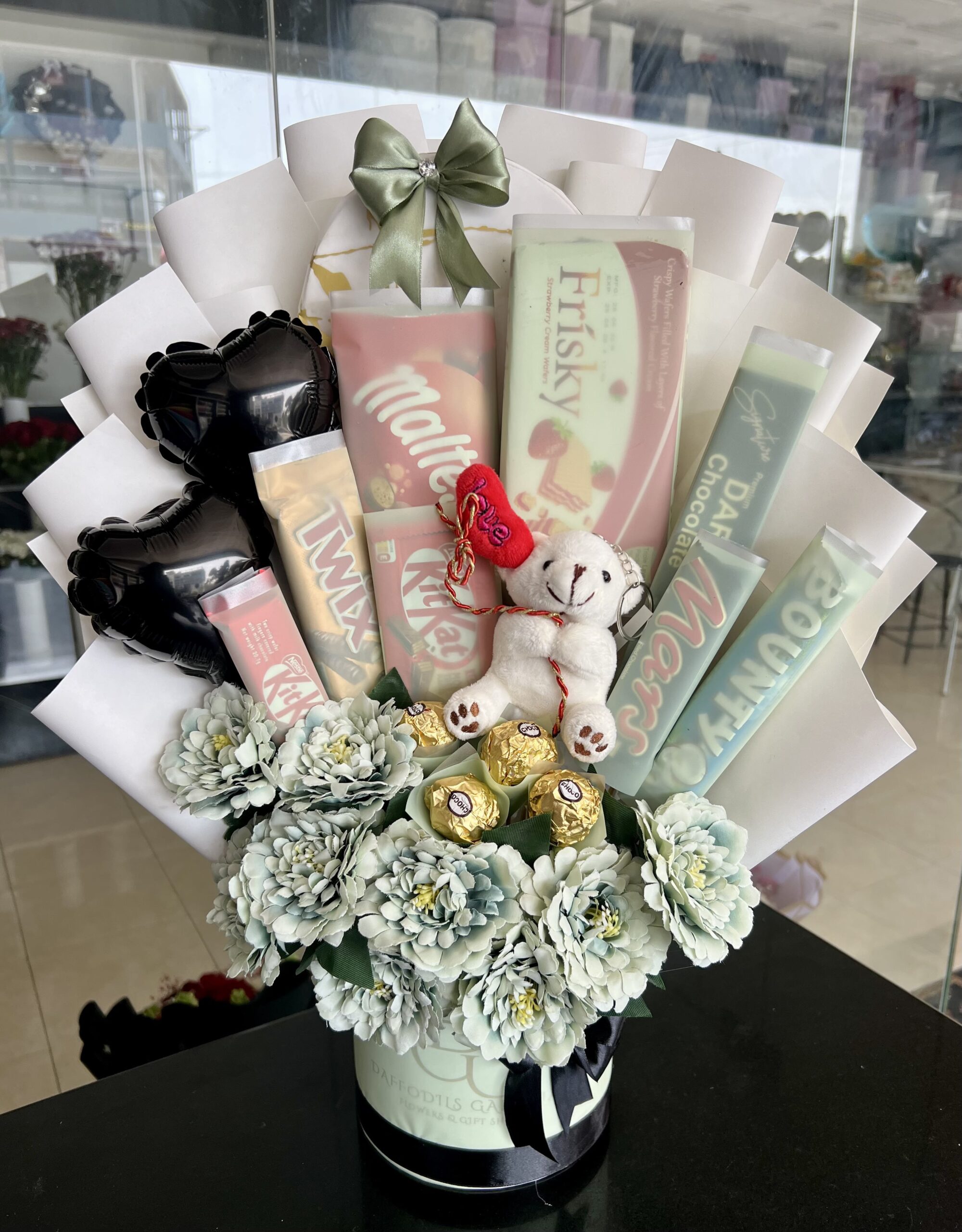 IMG_5064-min Mint Dream Chocolate & Floral Bouquet - Image 1