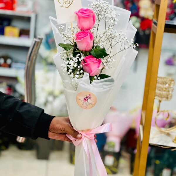 Elegant Trio Pink Rose Bouquet with Baby’s Breath