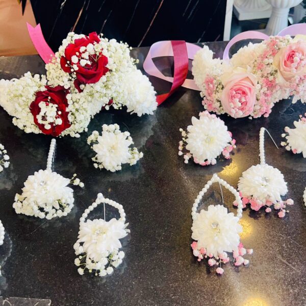 Exquisite Floral Jewelry Set with Red and Pink Roses