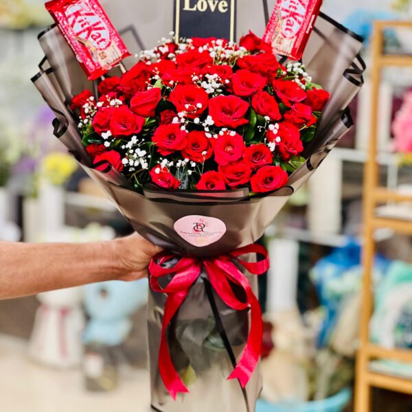 Red Rose & KitKat Chocolate Bouquet