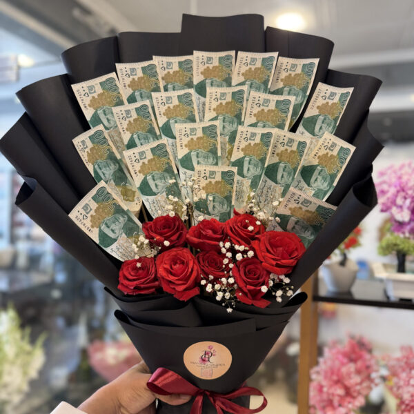 500 Rupee Cash & Red Rose Elegance Bouquet
