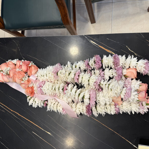 Peach Rose & White Chrysanthemum Traditional Garland (Haar)