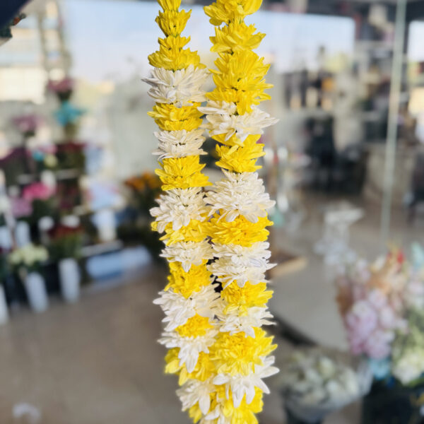 Vibrant Yellow & White Chrysanthemum Floral Garland (Gajra/Haar)