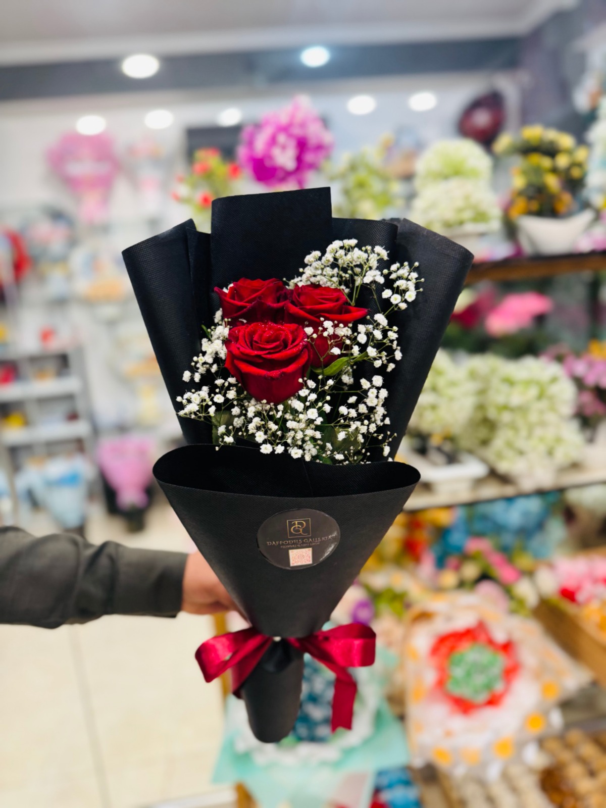 a3fbb90e-0fd6-4c14-a00c-8b41b310994e Elegant Trio Red Rose Bouquet - Image 1